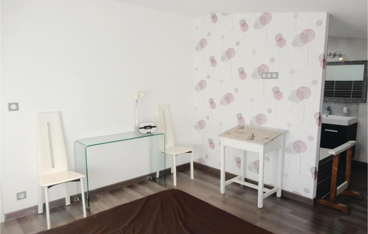 Awesome Apartment In Sauvian With Wifi מראה חיצוני תמונה